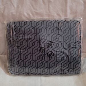 HP Protective Reversible Chroma Sleeve for 14" Notebooks factory sealed package